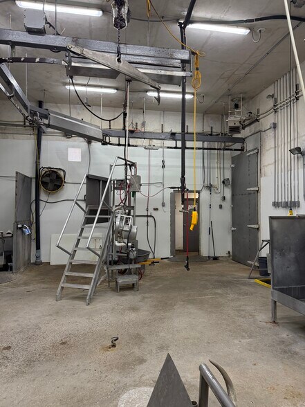 More Photos Of 3408 Industrial Rd E, Homedale Manufacturing For Sale