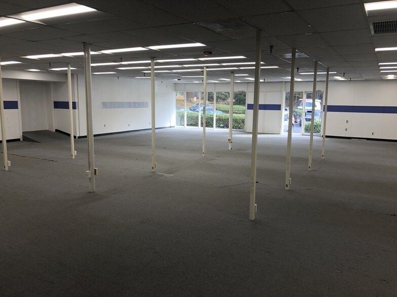 More Photos Of 2401-2465 Linden Ln, Silver Spring Flex For Lease