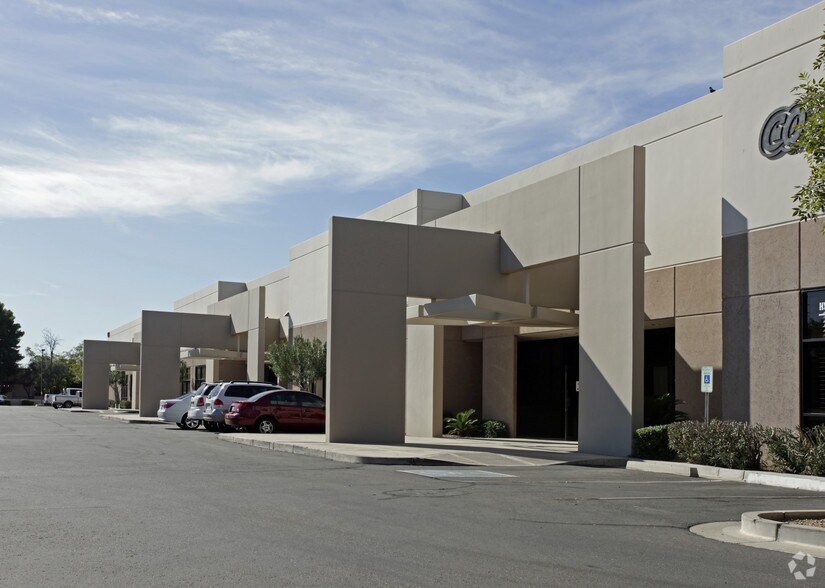 More Photos Of 1320 S Priest Dr, Tempe Warehouse For Lease
