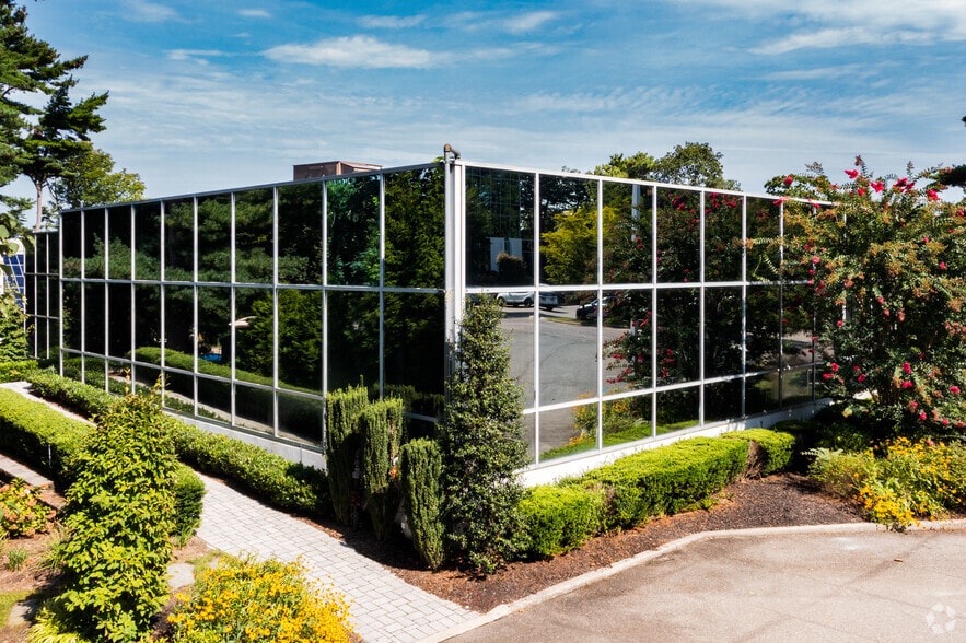 More Photos Of 750 Veterans Memorial Hwy, Hauppauge Office For Lease
