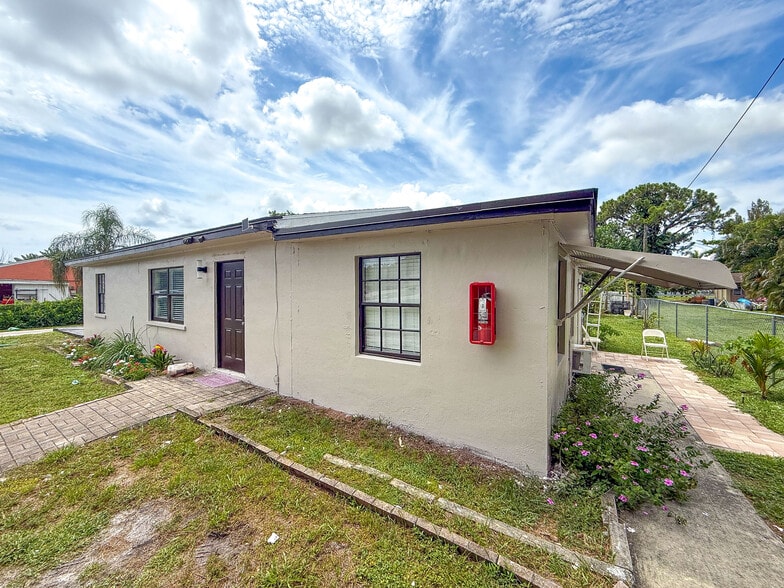 More Photos Of 3874 7th Ave N, Lake Worth Apartments For Sale