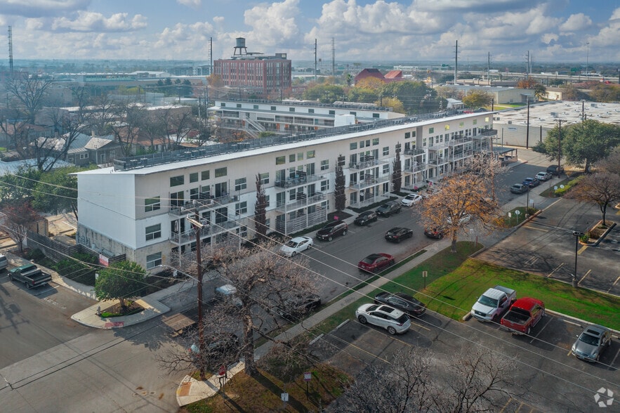 More Photos Of 1010 S Flores St, San Antonio Apartments For Lease