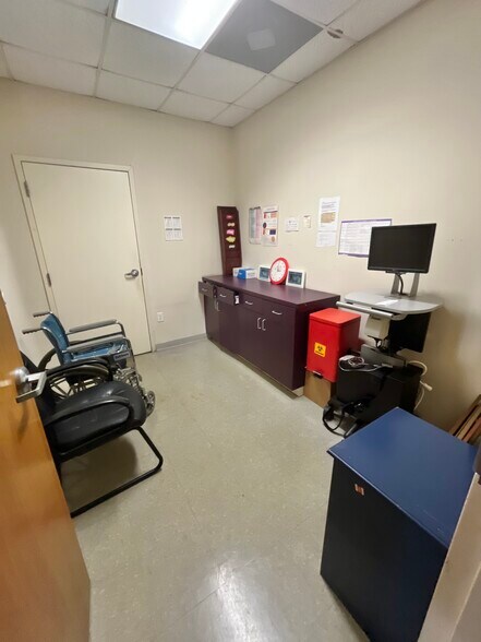 More Photos Of 1805 Milton Rd, Charlotte Medical For Sale