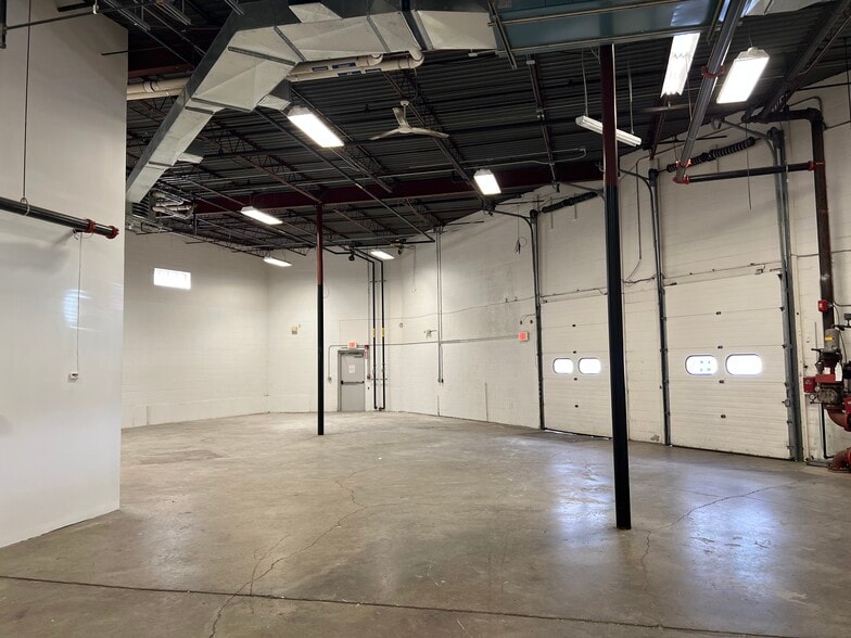 More Photos Of 40 Braintree St, Allston Warehouse For Lease