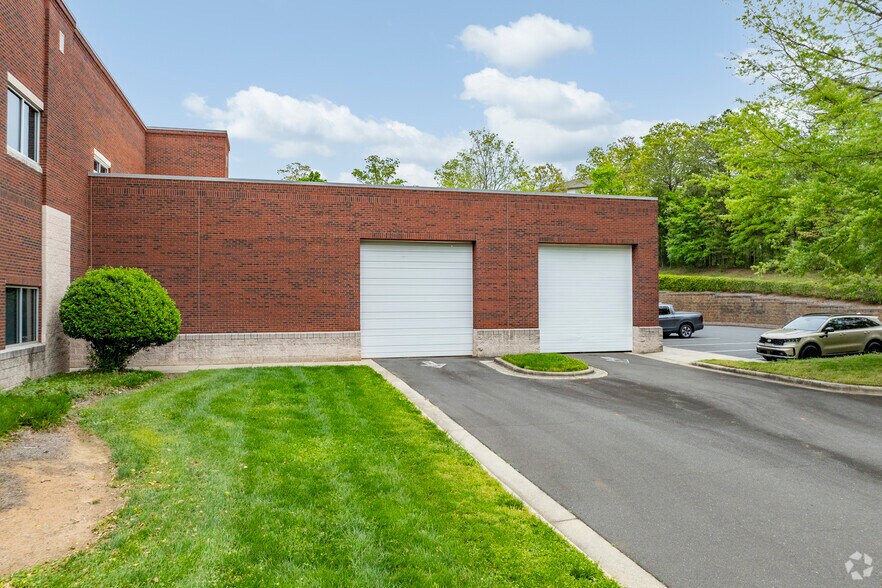 More Photos Of 6130 Tyvola Centre Dr, Charlotte Office For Lease