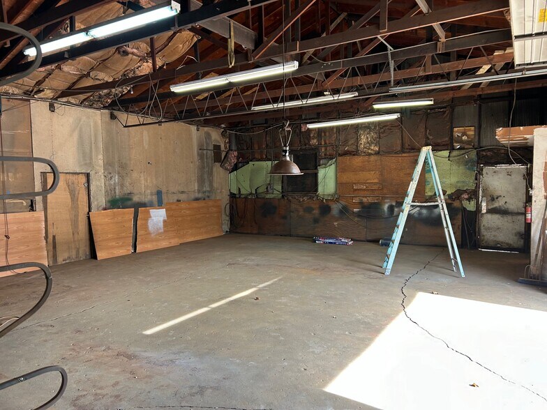 More Photos Of 7726 Warwick Blvd, Newport News Warehouse For Lease