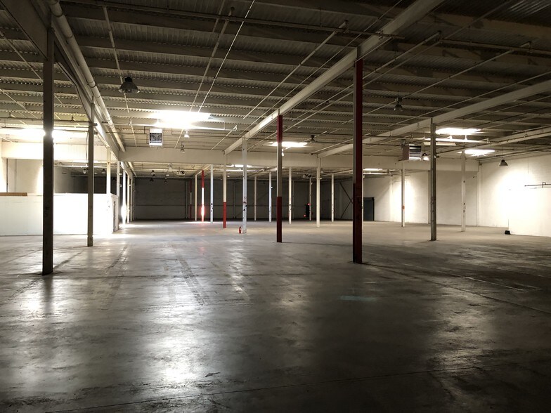 More Photos Of 122 Mill Rd, Oaks Warehouse For Lease