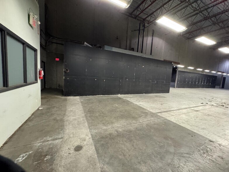 More Photos Of 7158-7168 Progress Way, Delta Service For Lease