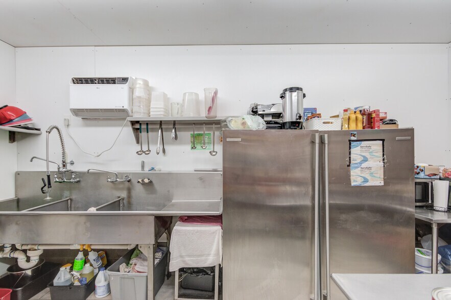 More Photos Of 21 Midget Dr, Toccoa Restaurant For Sale