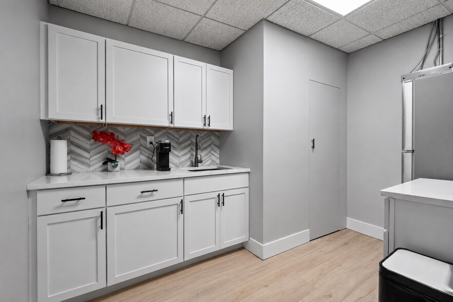 More Photos Of 43000 W 9 Mile Rd, Novi Coworking Space