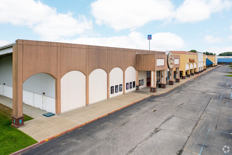 More Photos Of 357 Tanger Blvd, Seymour Unknown For Lease