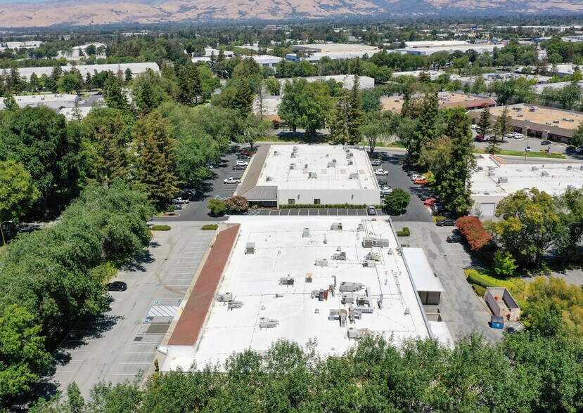 More Photos Of 118-122 Charcot Ave, San Jose Flex For Lease