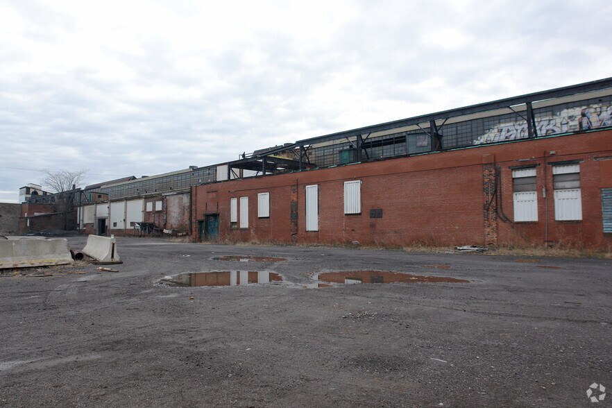 More Photos Of 25 Roberts Ave, Buffalo Manufacturing For Lease
