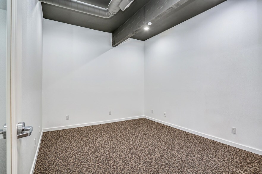 More Photos Of 750 E Tahquitz Canyon Way, Palm Springs Office For Lease