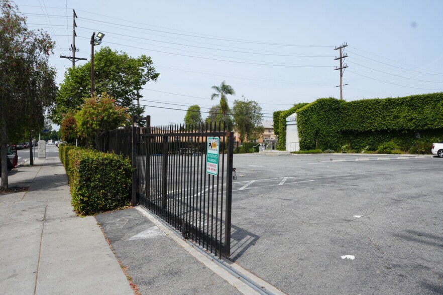 More Photos Of 4112 S Main St, Los Angeles Office For Sale