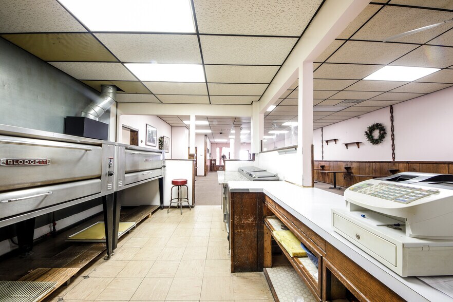 More Photos Of 187 Main St, Unadilla Storefront For Lease