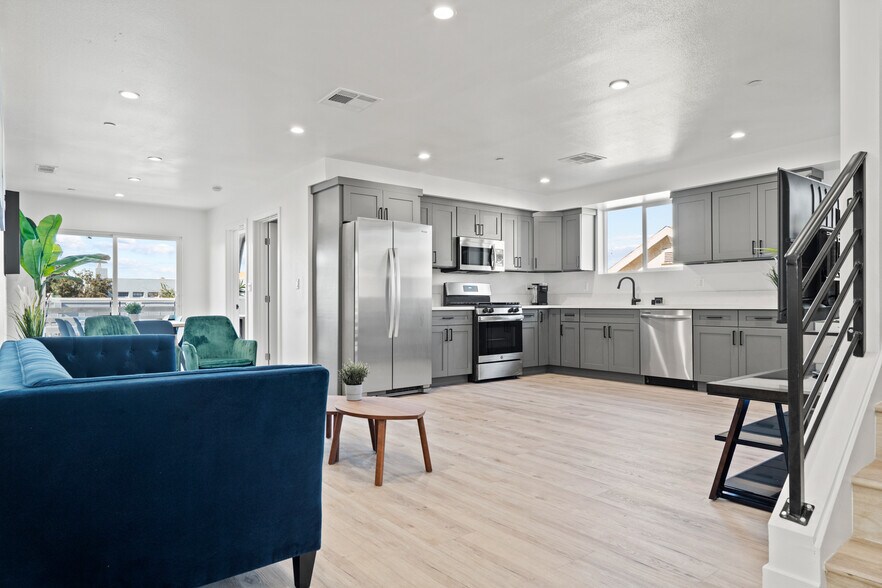 More Photos Of 310 S Breed St, Los Angeles Multifamily For Sale