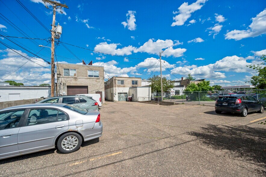 More Photos Of 735-737 Snelling Ave N, Saint Paul Storefront Retail Office For Lease