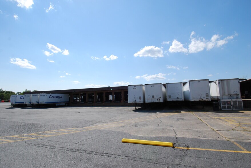More Photos Of 670-700 N Cameron St, Winchester Truck Terminal For Lease