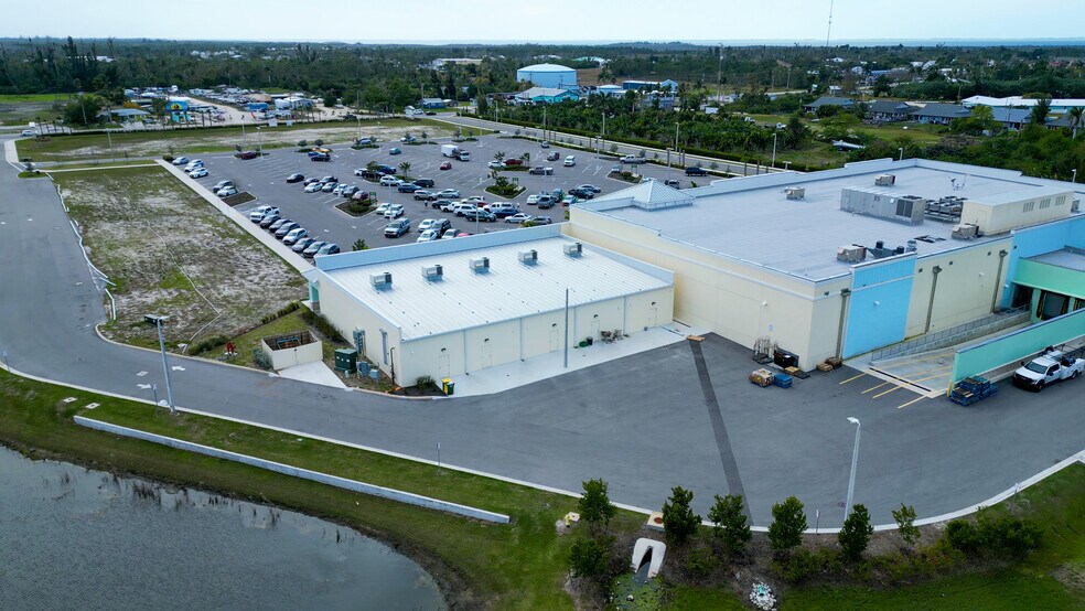 More Photos Of 5100-5120 Pine Island Rd NW, Bokeelia Supermarket For Sale