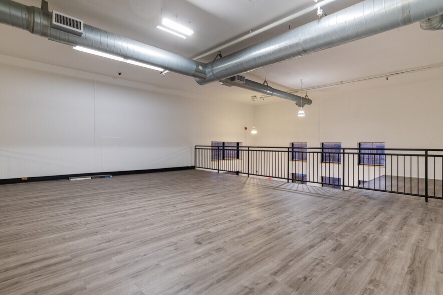 More Photos Of 755 Bielenberg Dr, Woodbury Storefront Retail Office For Lease