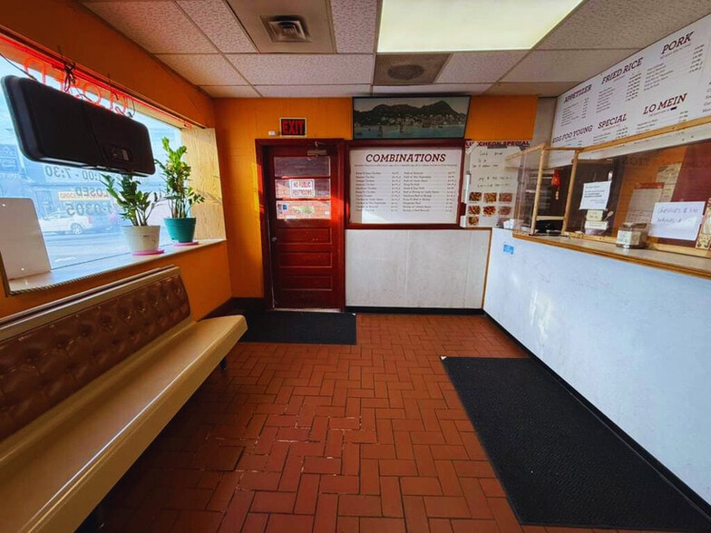More Photos Of 1061 Hudson Rd, Saint Paul Restaurant For Sale