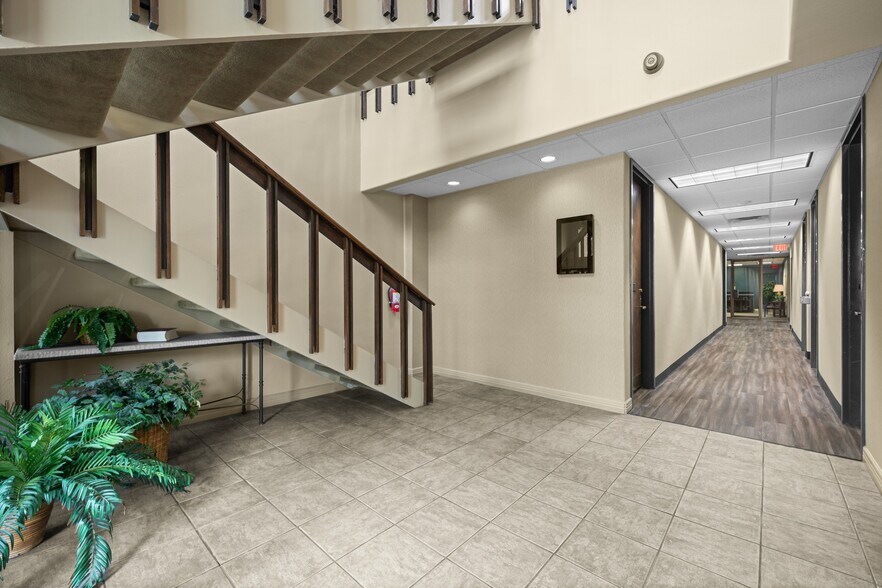 More Photos Of 1411 West Ave, Austin Office For Sale