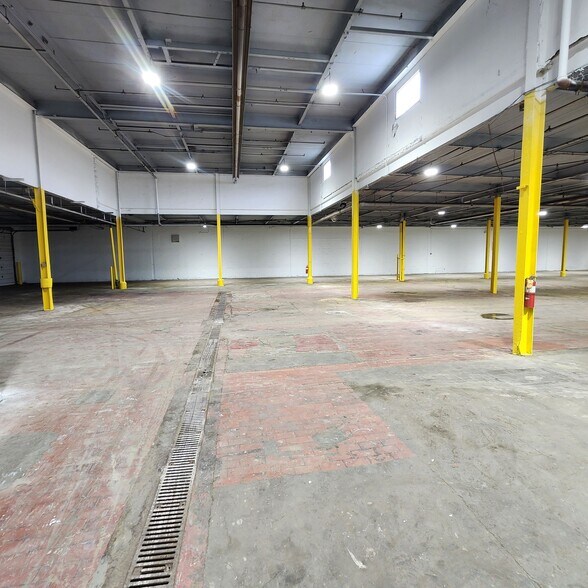 More Photos Of 1770-1810 Lemoyne Ave, Syracuse Warehouse For Sale