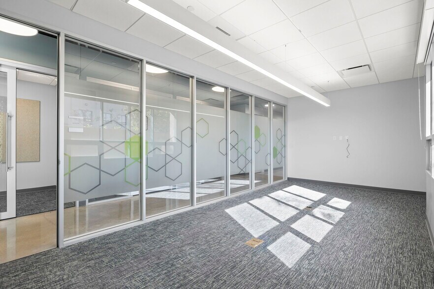 More Photos Of 6398 Cindy Ln, Carpinteria Office For Sale