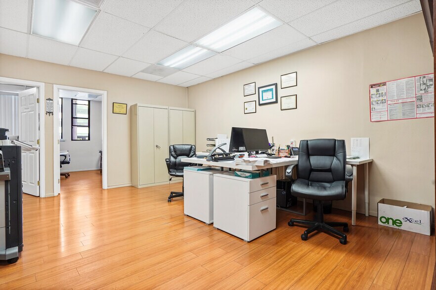 More Photos Of 6450 Bellingham Ave, North Hollywood Storefront Retail Office For Sale