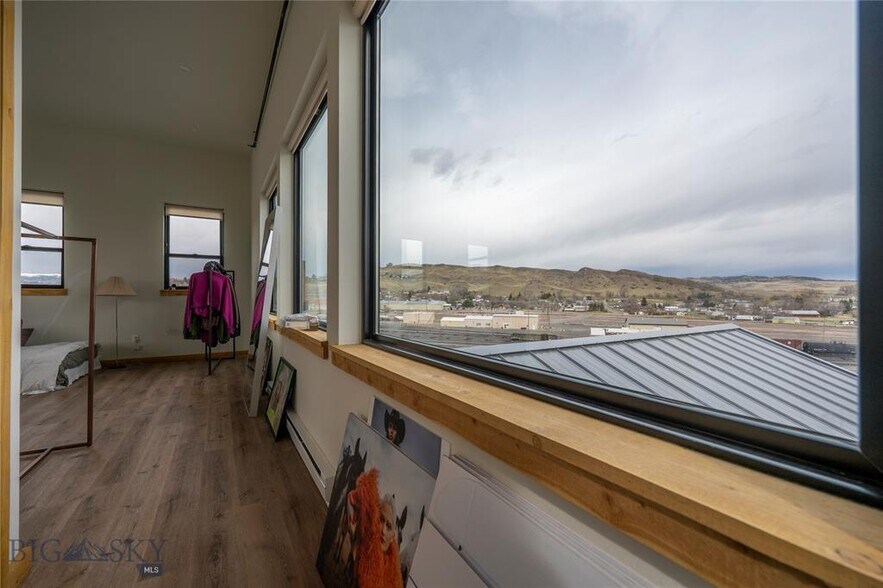More Photos Of 924 E Park St, Livingston Apartments For Sale