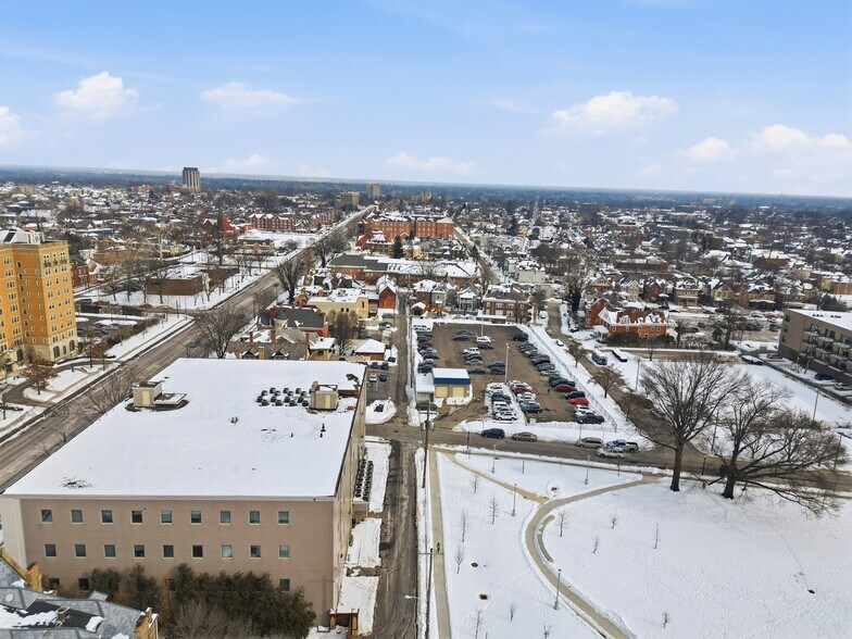 More Photos Of 899 E Broad St, Columbus Medical For Lease