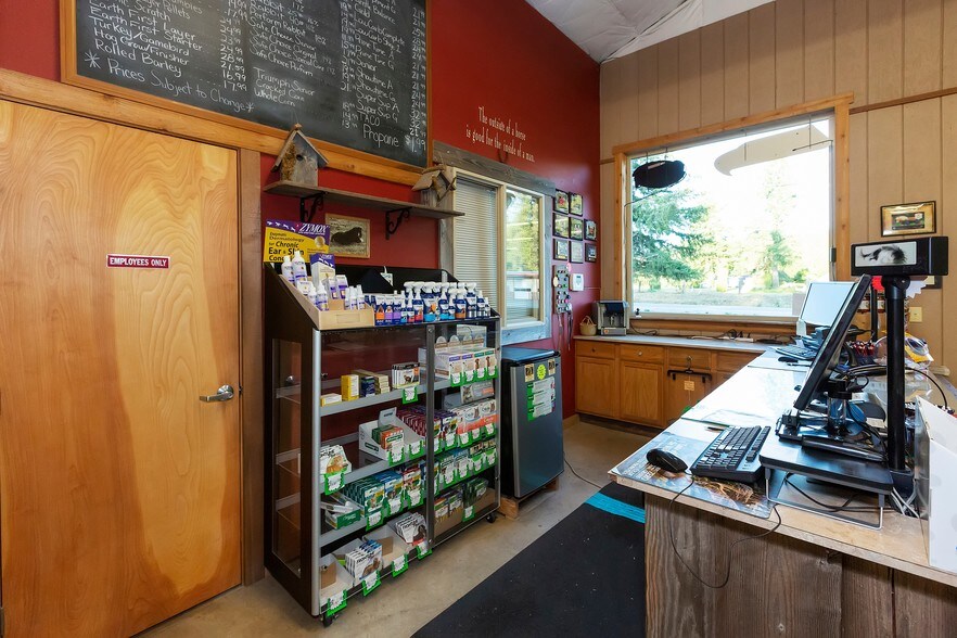More Photos Of 461 NE Old Belfair Hwy, Belfair Storefront Retail Office For Sale