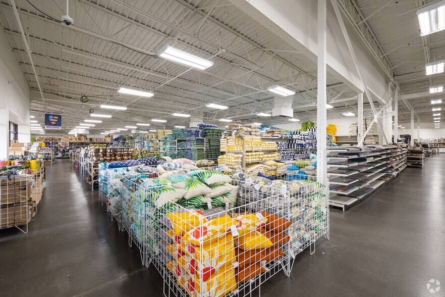 More Photos Of 109-297 N Seven Oaks Dr, Knoxville Freestanding For Lease