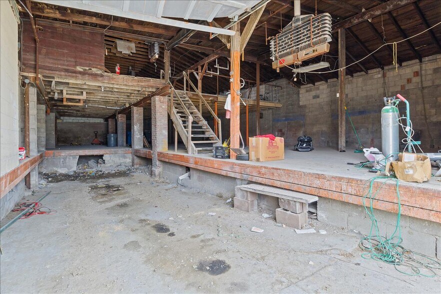More Photos Of 84 Dawn Ave, Pittsburgh Warehouse For Lease