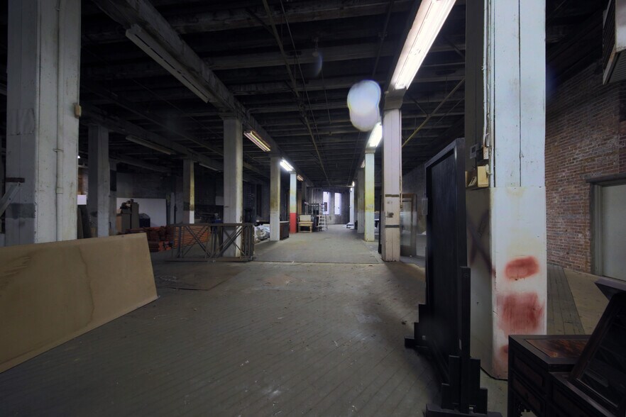 More Photos Of 900 W Cermak Rd, Chicago Warehouse For Lease