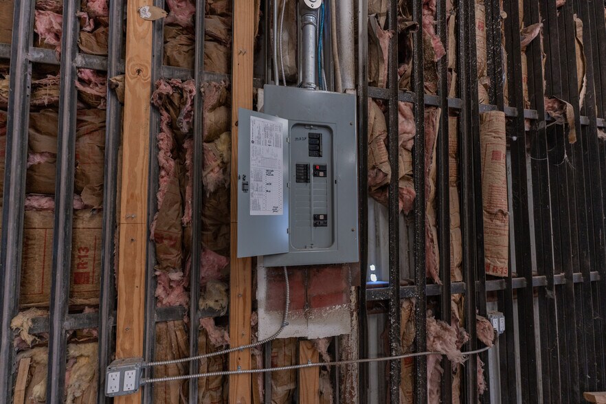 More Photos Of 800 Cincinnati Ave, San Antonio Freestanding For Sale