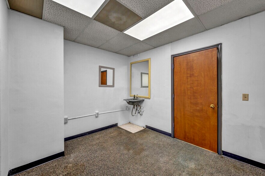 More Photos Of 632 Cleveland St, Elyria Office Residential For Sale
