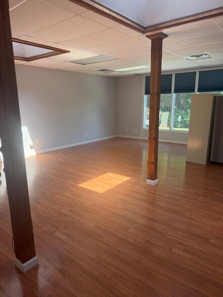 More Photos Of 2981 Solomons Island Rd, Edgewater Office For Sale