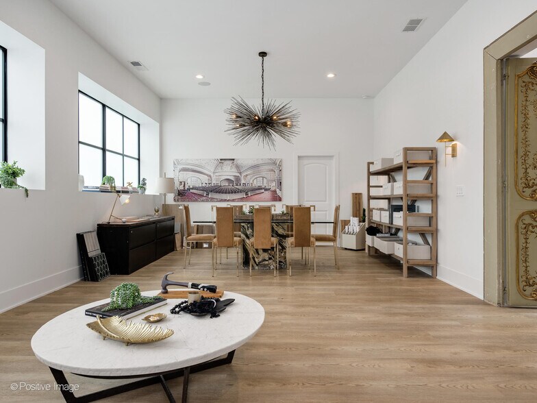 More Photos Of 2733 N Pulaski Rd, Chicago Showroom For Sale