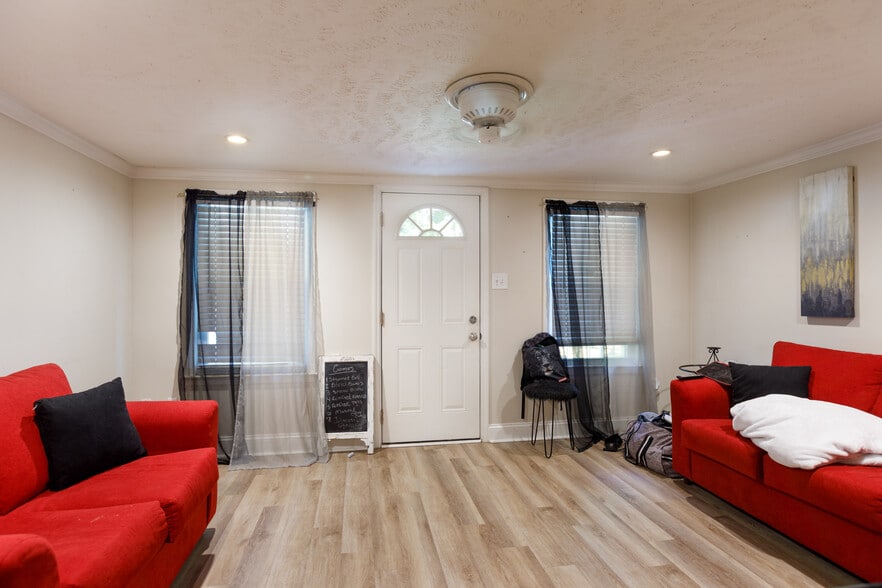 More Photos Of 100-102 Twin Acres Dr, Fayetteville Apartments For Sale