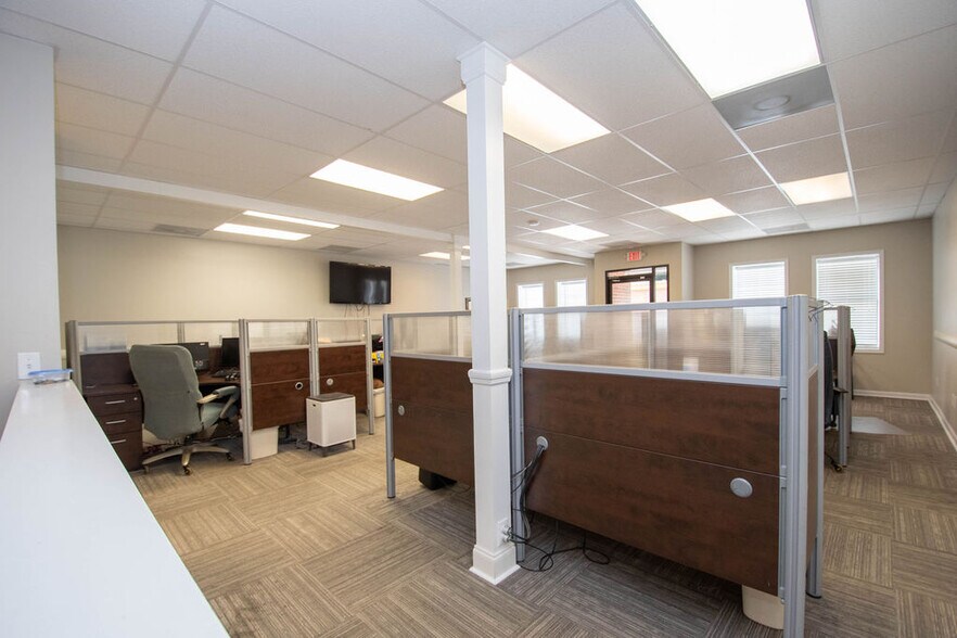 More Photos Of 14 Brown St, Newnan Office For Sale