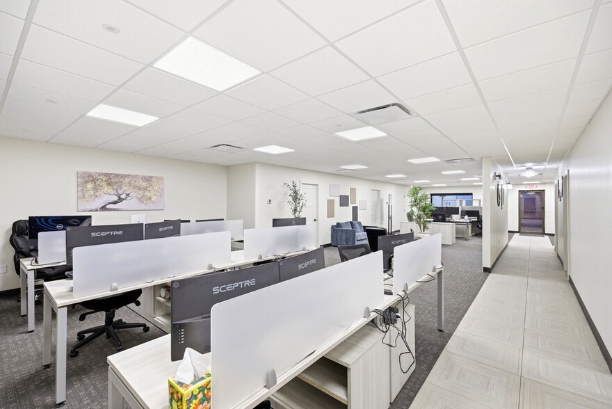 More Photos Of 326 SE Douglas St, Lees Summit Office For Sale