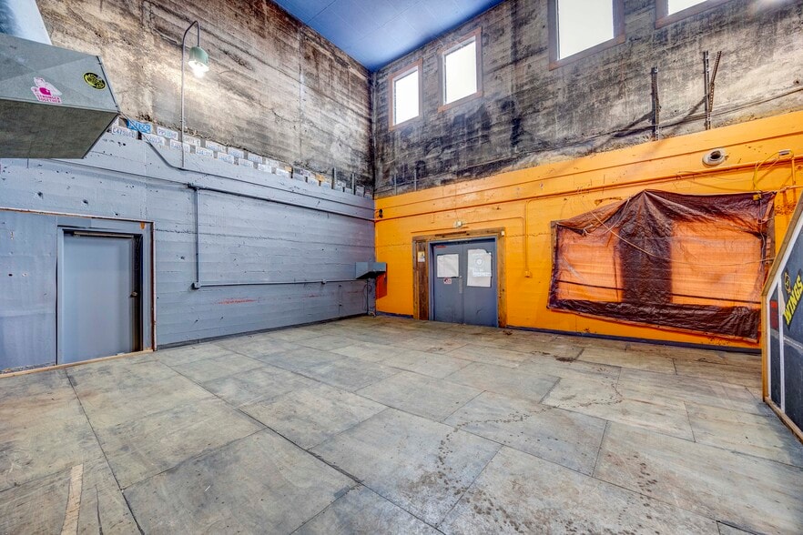 More Photos Of 206 N Benton St, Kennewick Warehouse For Lease