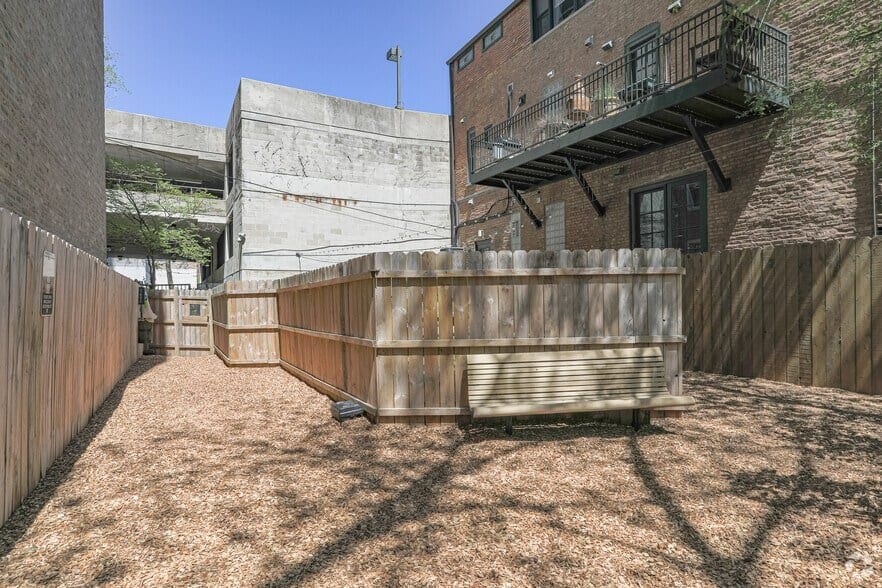 More Photos Of 2623-2627 N Clark St, Chicago Apartments For Sale