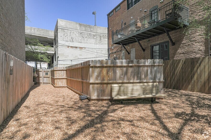 More Photos Of 2623-2627 N Clark St, Chicago Apartments For Lease