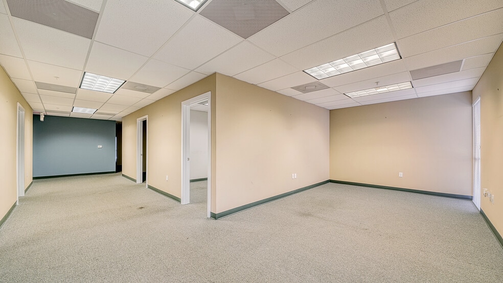 More Photos Of 7316-7320 Delainey Ct E, Sarasota Office Residential For Sale