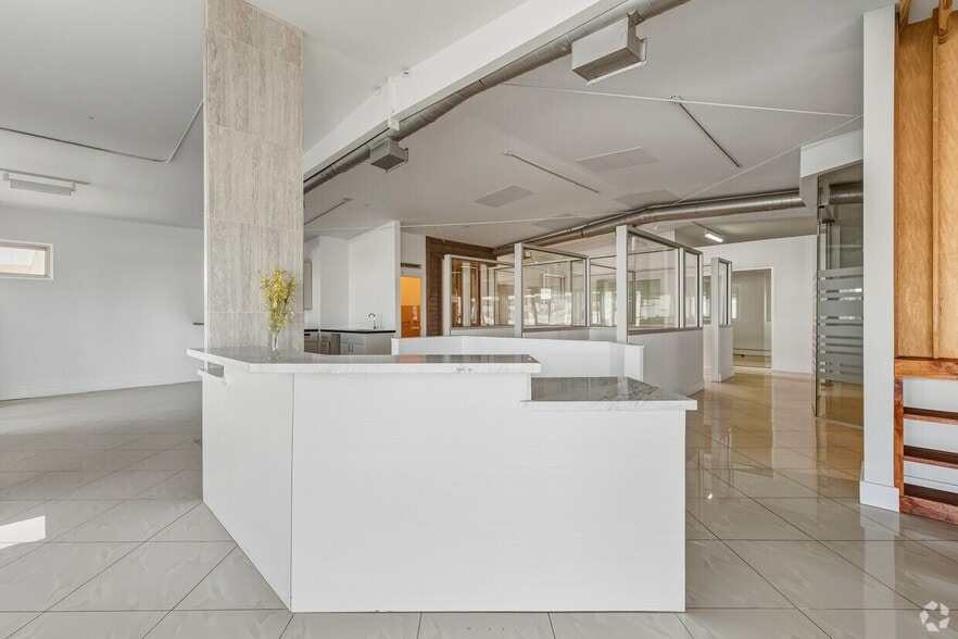 More Photos Of 5633 Southwest Fwy, Houston Freestanding For Lease