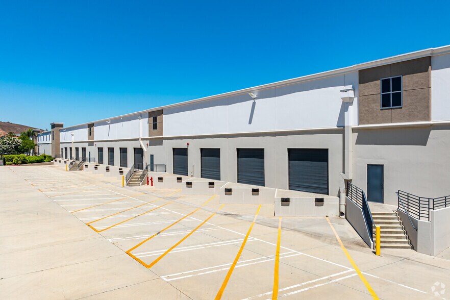 More Photos Of 1601 W Mission Blvd, Pomona Distribution For Lease