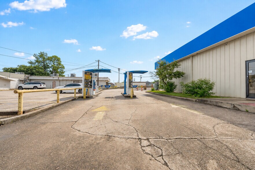 More Photos Of 1308 Windsor Pl, Alexandria Carwash For Sale